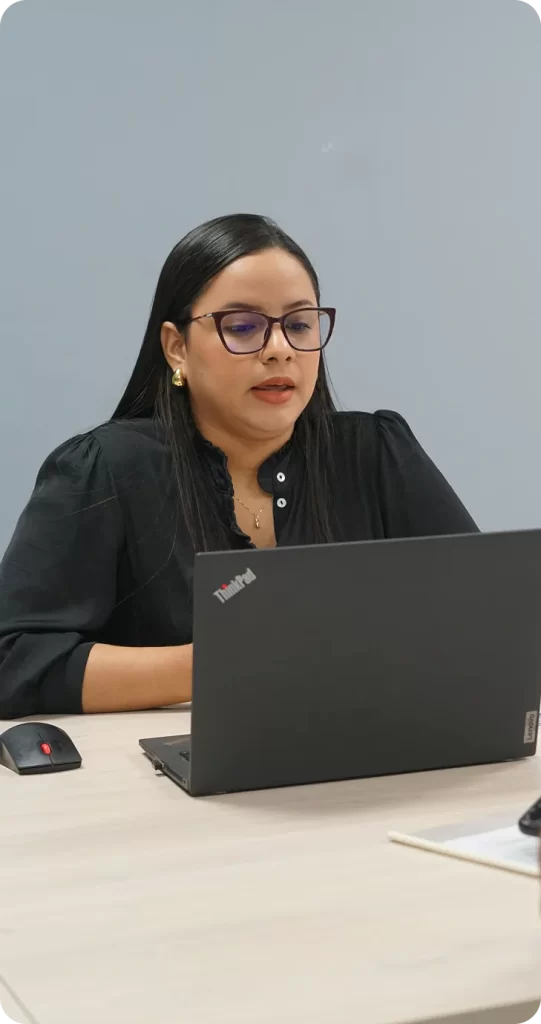 Usuario registrándose en la agencia de empleo comfenalco